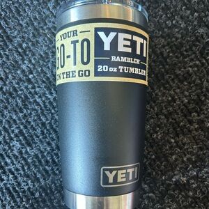 YETI Rambler 20 oz Tumbler - Matte Black